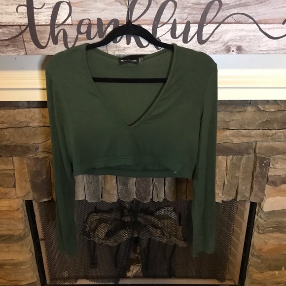 KHAKI SOFT RIB V NECK LONG SLEEVE ELASTIC HEM CROP TOP - Picture 2 of 6